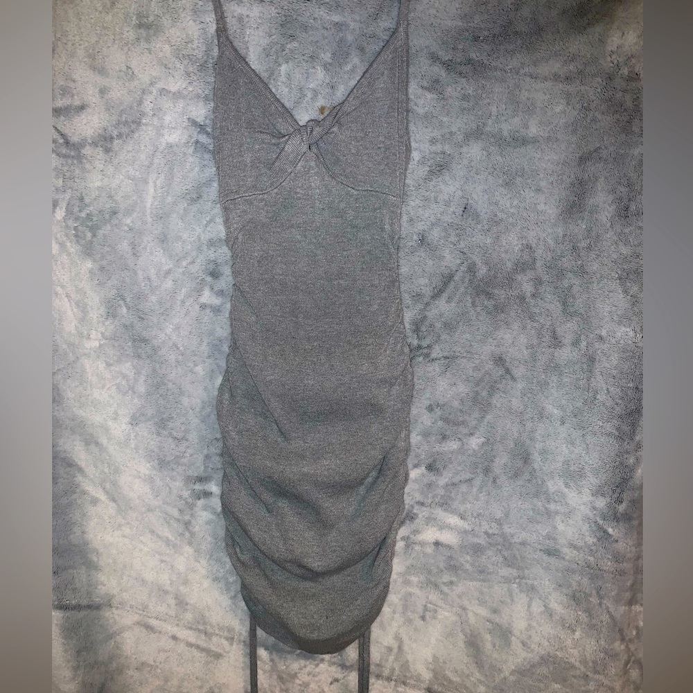 grey dress 👽